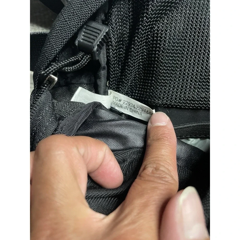 DAKINE Canyon Pack #8100-805 Black And Grey Hiking Camping Biking Walking